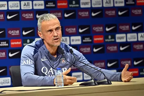 إنريكي يعلق على تتويج حكيمي بجائزة الأفضل.. ويكشف تطورات إصابة ديمبلي